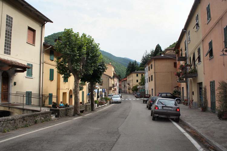  Image name: 03-molino del pallone.jpg 
 width: 750 pixel 
 height: 500 pixel 
 Size: 57874 bytes 
 Click to enlarge 